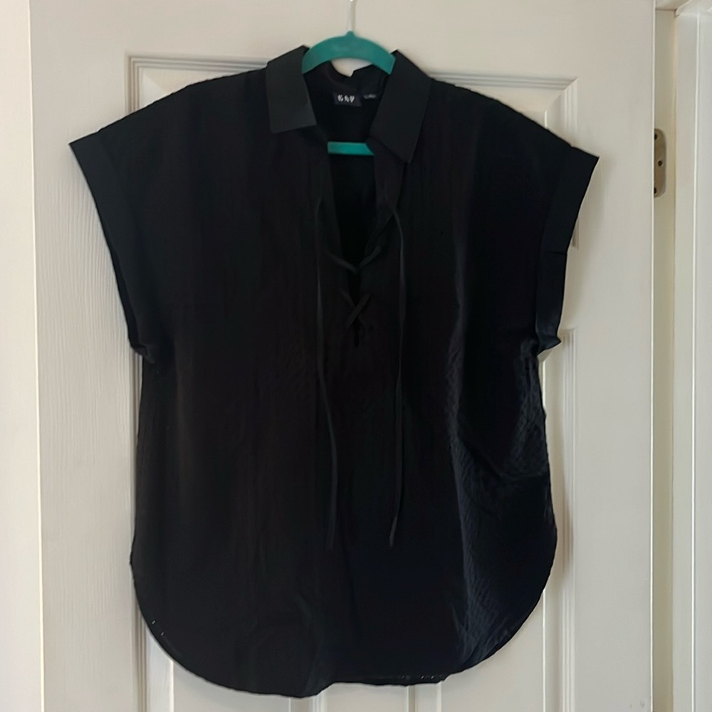 GAP short sleeve eyelet top size large